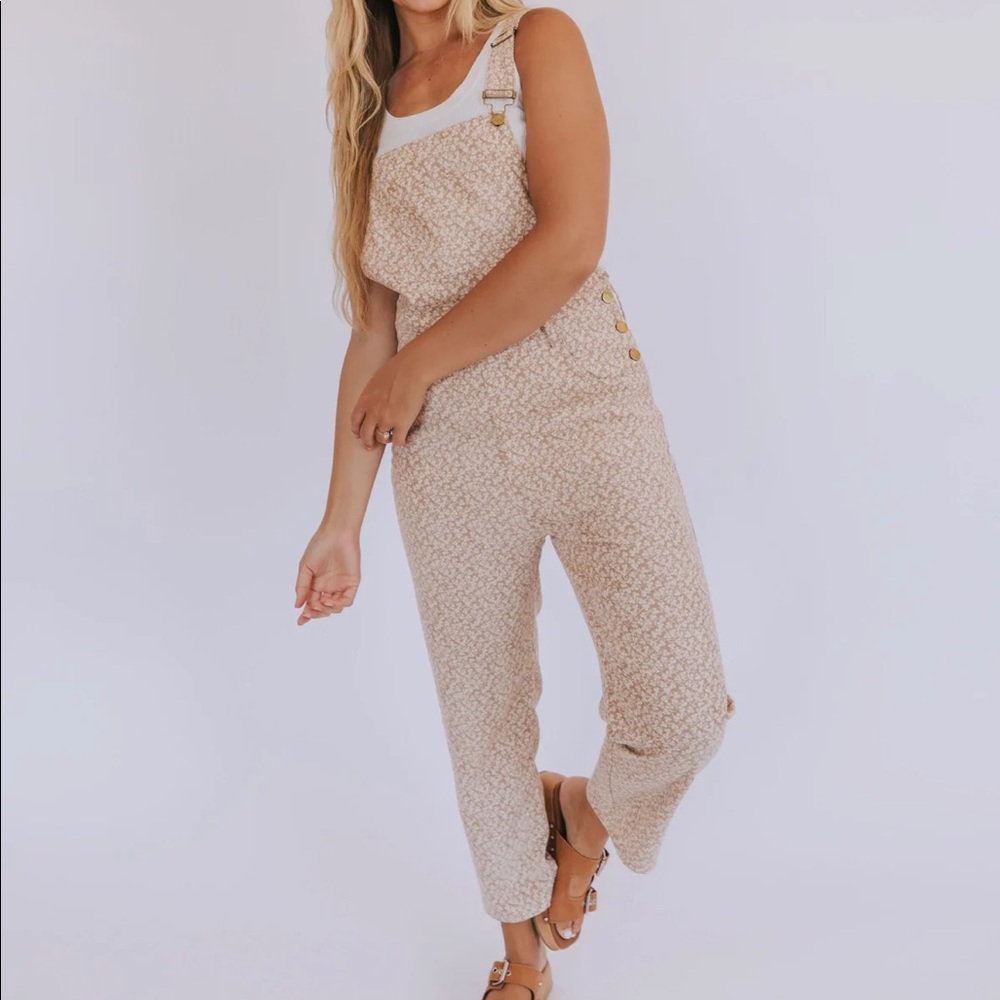 NWT! Adorable boutique floral corduroy overalls